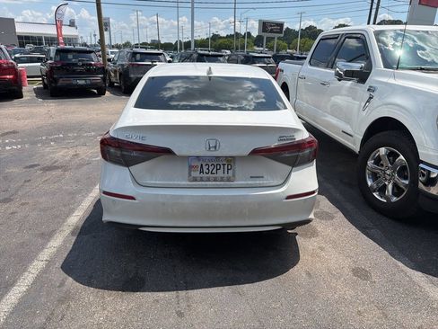 Used 2025 Honda Civic Sport image 4