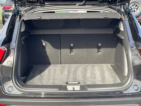 Used 2025 Chevrolet Trax LT w/ LT Convenience Package image 34