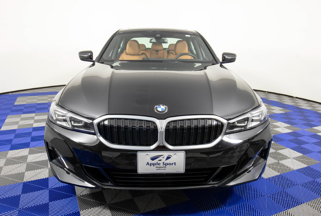 Used 2024 BMW 330i Sedan w/ Convenience Package RWD image 3