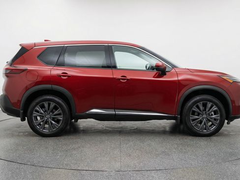 Used 2025 Nissan Rogue SV AWD/4WD image 11