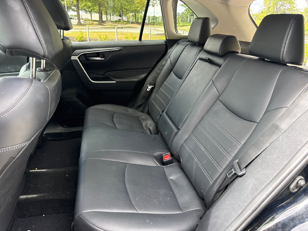 Used 2020 Toyota RAV4 XLE Premium AWD/4WD image 31