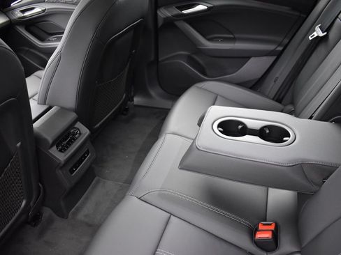 New 2025 Audi A6 e-tron Premium AWD/4WD image 19