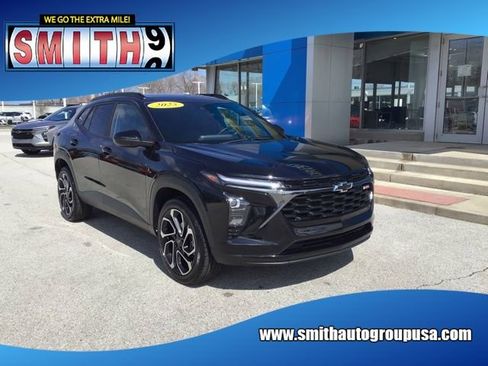 Certified 2025 Chevrolet Trax RS w/ Driver Confidence Package image 1