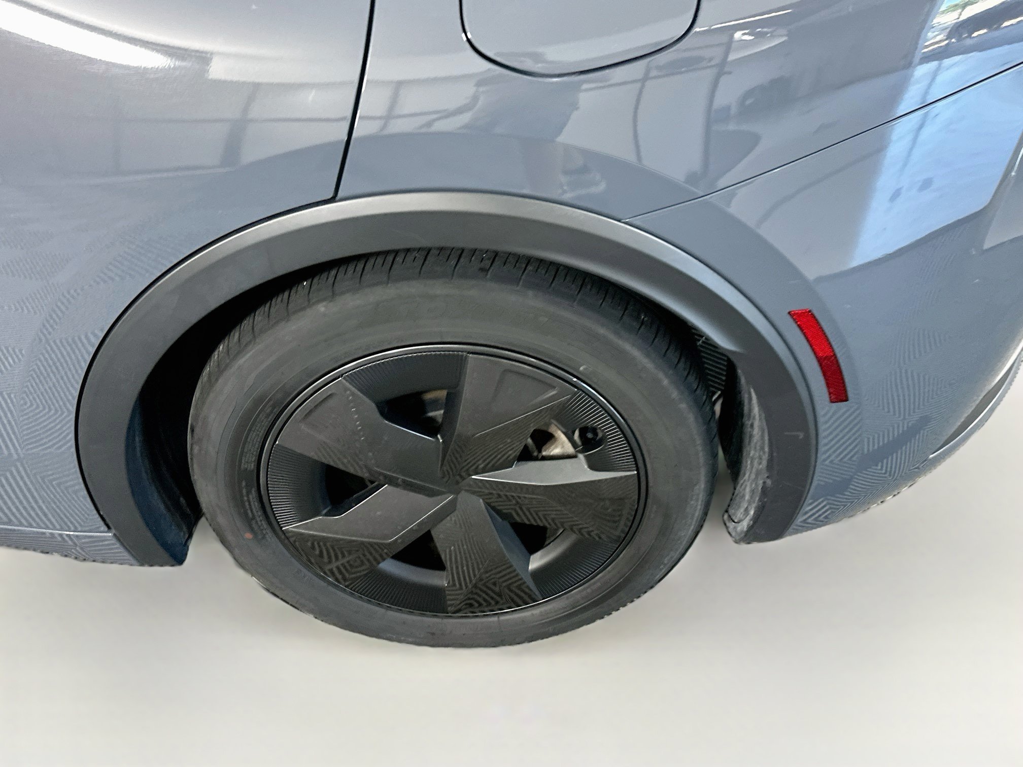 Used 2025 Toyota Prius LE FWD image 11