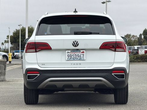 Used 2022 Volkswagen Taos SE FWD image 5