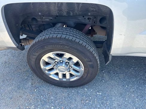 Used 2019 Chevrolet Silverado 2500 LTZ w/ Duramax Plus Package AWD/4WD image 8
