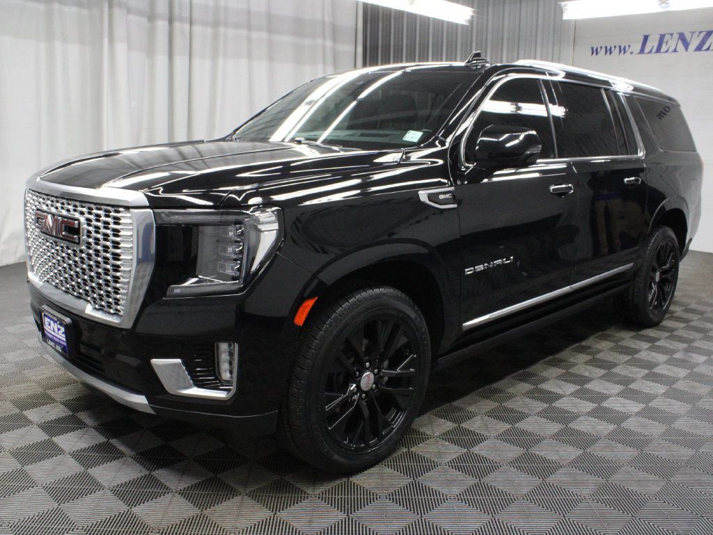 Used 2023 GMC Yukon XL Denali AWD/4WD image 9