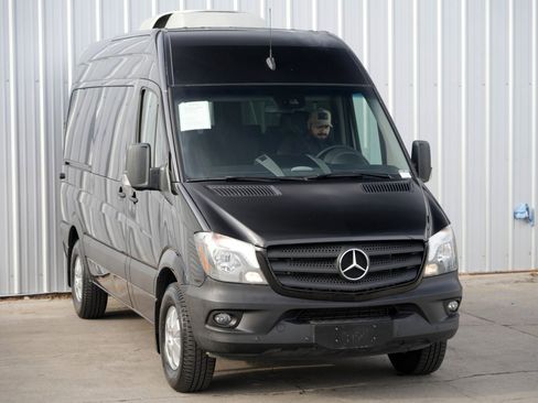 Used 2018 Mercedes-Benz Sprinter 2500 image 42