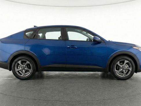 Used 2025 Kia K4 LXS image 11