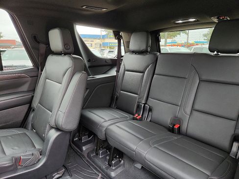 Used 2022 Chevrolet Tahoe Z71 w/ Luxury Package image 11