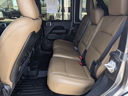 Used 2021 Jeep Wrangler Unlimited Rubicon AWD/4WD image 8