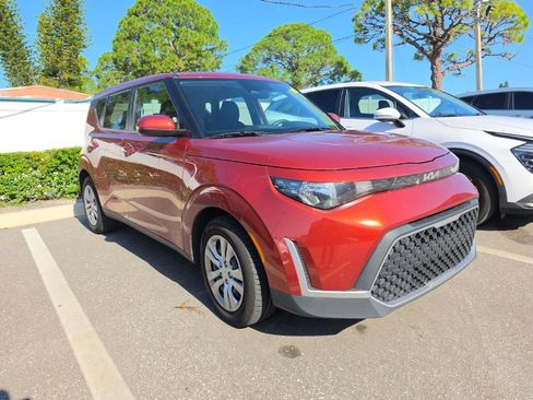 Certified 2023 Kia Soul LX FWD image 2