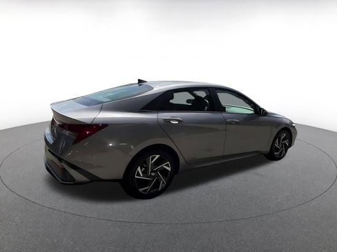 Used 2025 Hyundai Elantra SEL FWD image 15