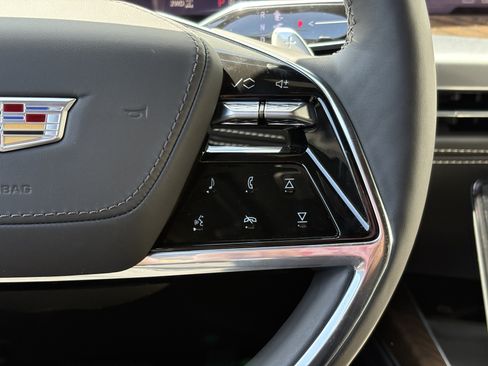 New 2026 Cadillac Escalade ESV Platinum Sport AWD/4WD image 17