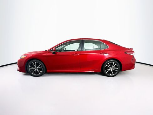 Used 2020 Toyota Camry SE w/ Cold Weather Package image 4