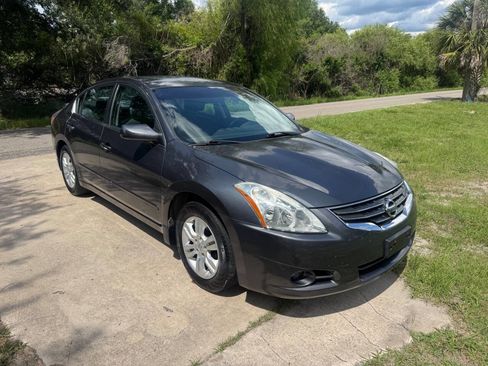 Used 2011 Nissan Altima 2.5 S w/ Special Edition Pkg FWD image 2