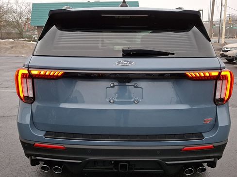 Used 2025 Ford Explorer ST image 5