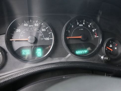 Used 2017 Jeep Wrangler Sahara image 9