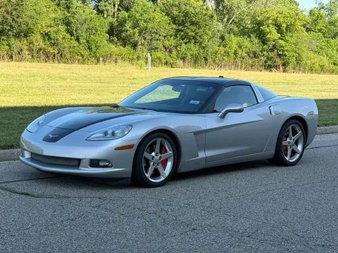 Used 2005 Chevrolet Corvette Coupe w/ Preferred Equipment Group RWD image 6