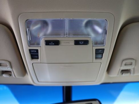 Used 2016 Toyota Avalon Limited image 32