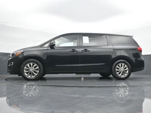 Used 2020 Kia Sedona LX image 18