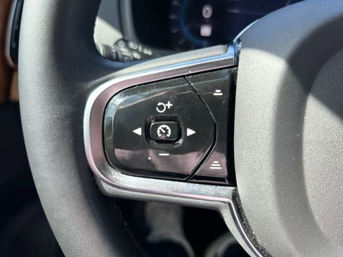 Used 2023 Volvo XC90 B6 Plus image 35