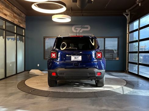 Used 2018 Jeep Renegade Altitude w/ UConnect 8.4 Nav Group AWD/4WD image 4