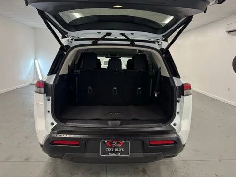 New 2026 Nissan Pathfinder SV image 7