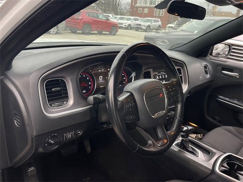 Used 2022 Dodge Charger SXT image 9