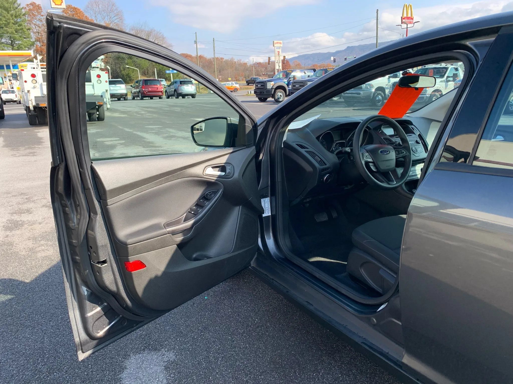 Used 2016 Ford Focus SE FWD image 7