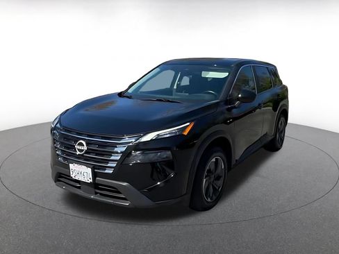 Used 2025 Nissan Rogue SV FWD image 7
