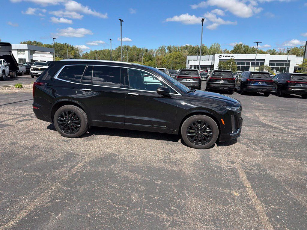 Used 2021 Cadillac XT6 Premium Luxury w/ LPO, ONYX Package AWD/4WD image 18