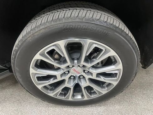 Used 2025 GMC Yukon XL Denali image 16