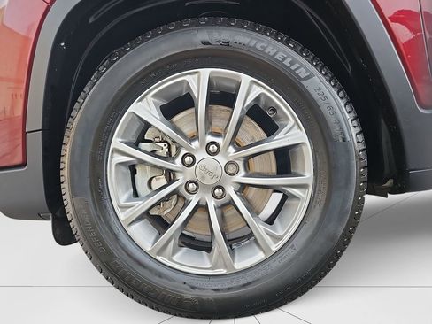 Used 2019 Jeep Cherokee Latitude Plus image 22