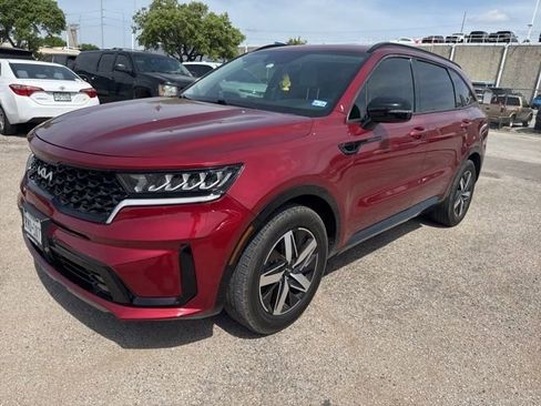 Used 2022 Kia Sorento EX image 2