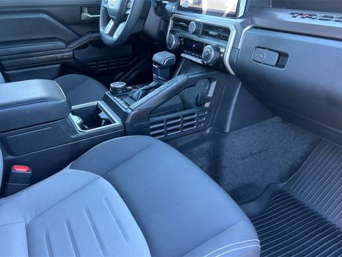 Used 2024 Toyota Tacoma TRD Off-Road image 19