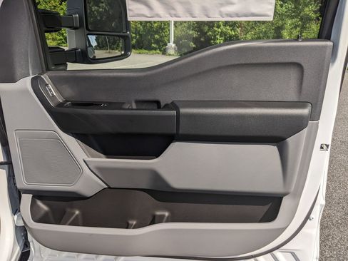 New 2025 Ford F250 XL w/ XL Chrome Package image 28