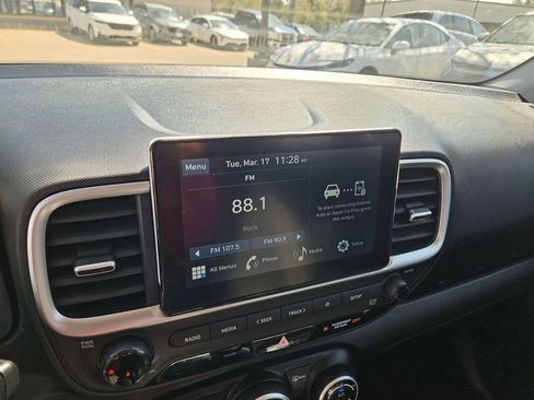 Used 2025 Hyundai Venue SEL FWD image 21