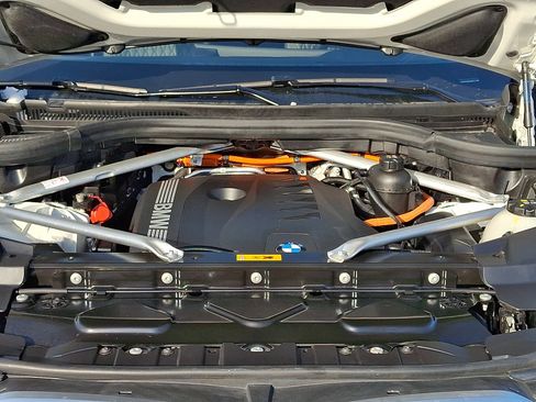 Used 2025 BMW X5 xDrive50e image 28