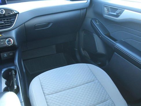Used 2022 Ford Escape SE image 17