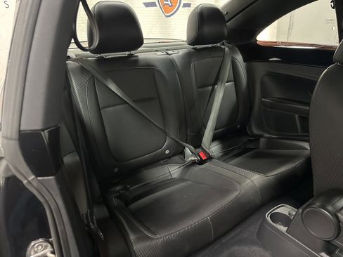 Used 2019 Volkswagen Beetle 2.0T SE image 31