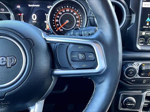 Used 2018 Jeep Wrangler Unlimited Sahara image 25