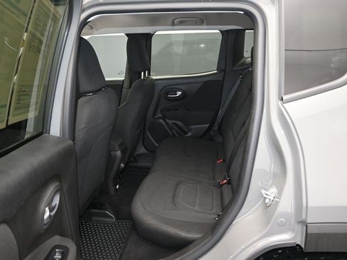 Used 2021 Jeep Renegade Latitude w/ Luxury Group I AWD/4WD image 12