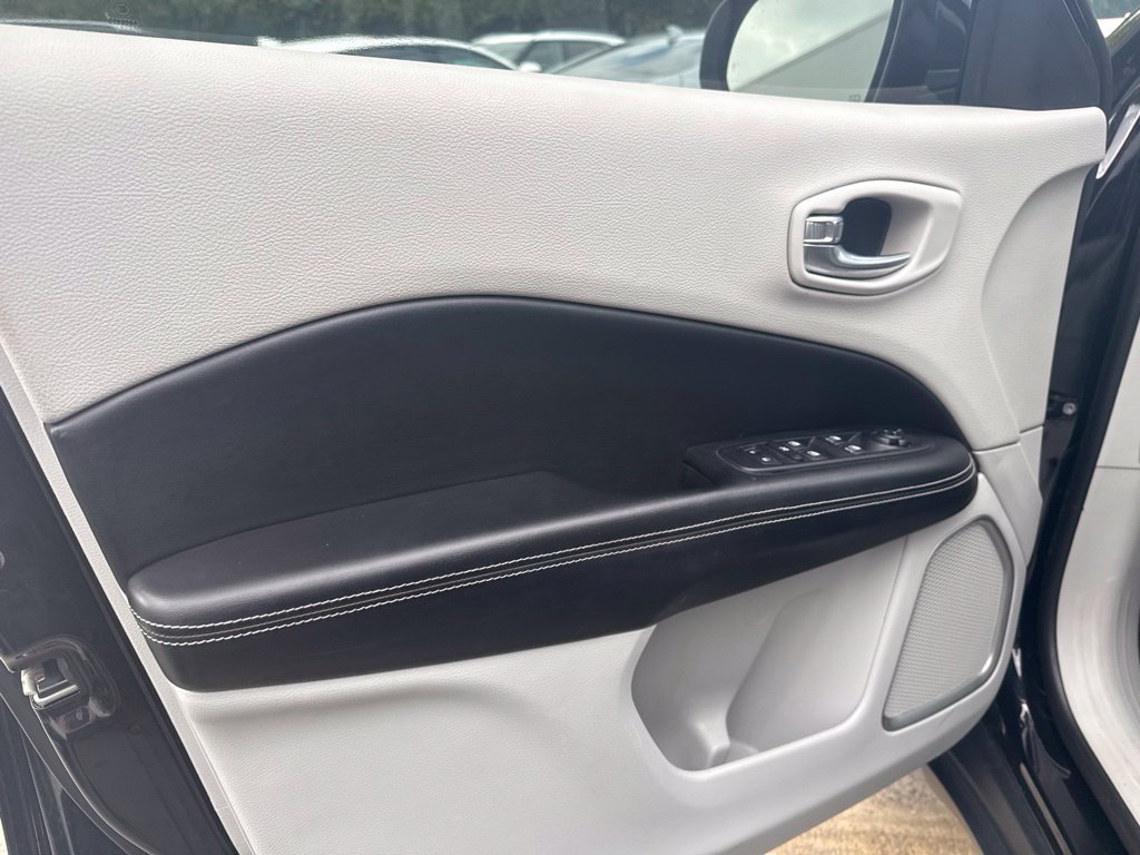 Used 2019 Jeep Compass Latitude w/ Popular Equipment Group FWD image 15