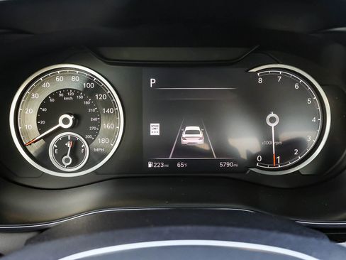 Used 2025 Genesis G70 2.5T image 27