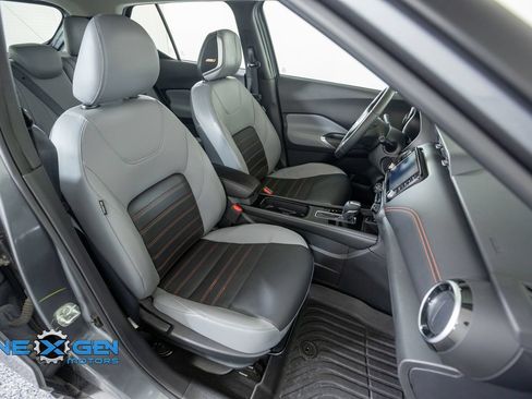 Used 2023 Nissan Kicks SR w/ SR Premium Package FWD image 42