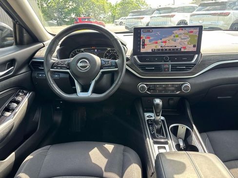 Used 2023 Nissan Altima 2.5 SV w/ SV Premium Package FWD image 11
