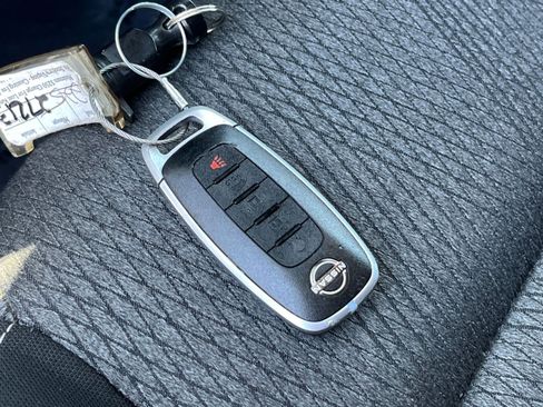 Used 2025 Nissan Rogue SV FWD image 21