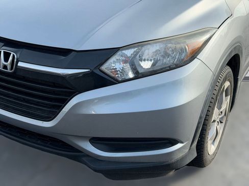 Used 2018 Honda HR-V LX image 9