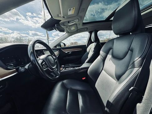 Used 2022 Volvo S90 B6 Momentum image 8
